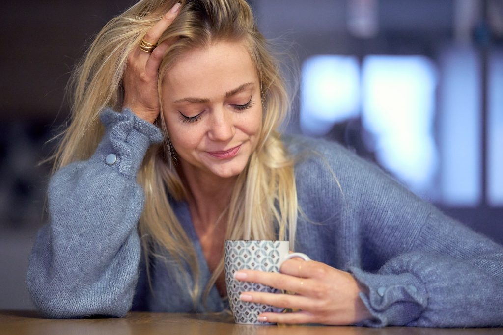 Portrait femme cafe photo therapeutique