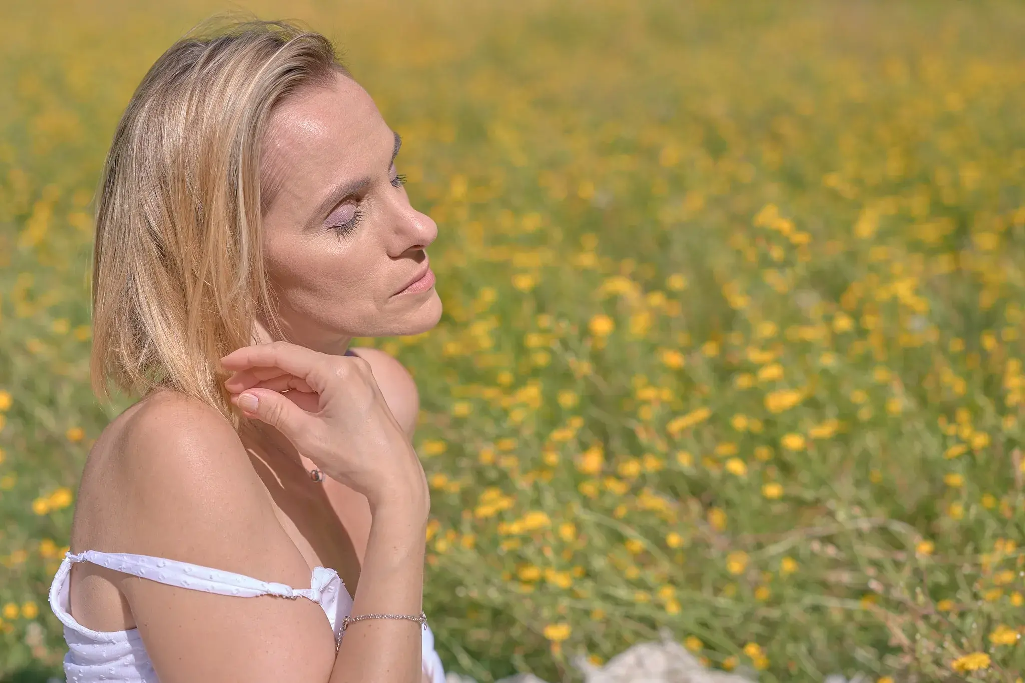 Portrait intime femme lumiere naturelle nature exterieur photo therapeutique