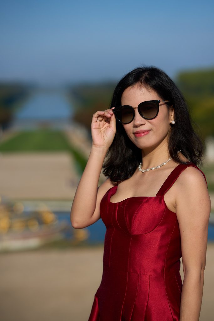Portrait femme brune chateau versailles